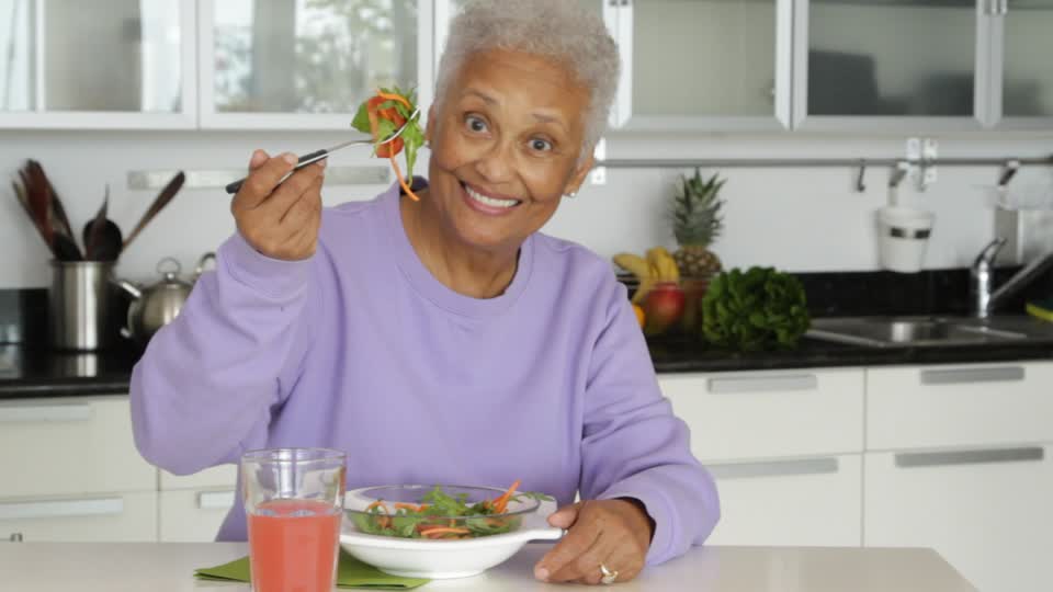 https://eastnewyork.com/wp-content/uploads/2020/04/Meal-Delivery-To-Seniors.jpg